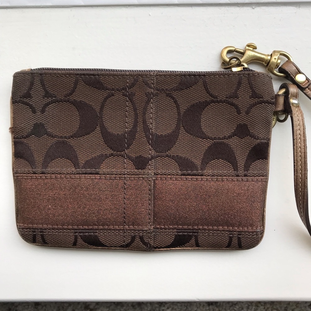 Coach wristlet // brown